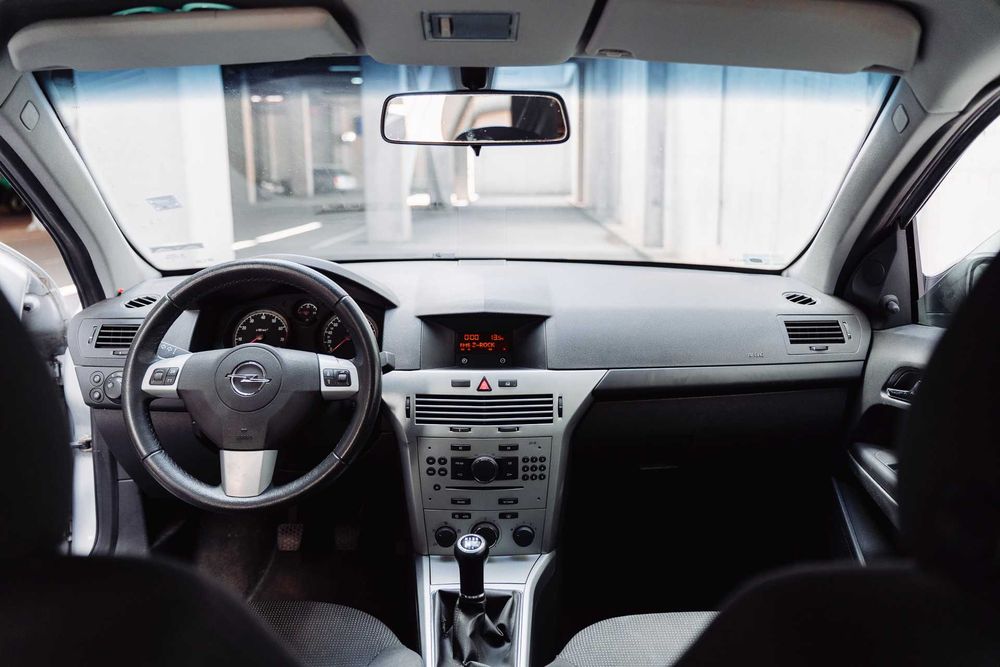 Opel Astra H, лек автомобил