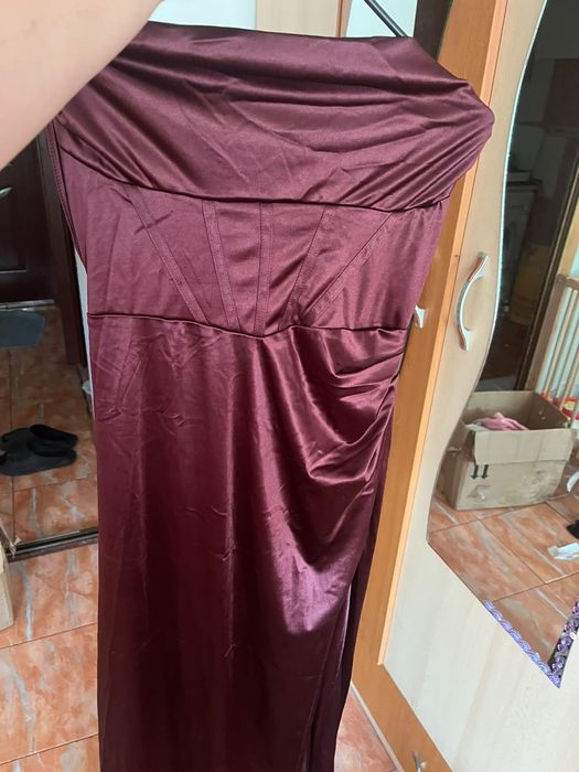 Vând Rochie pentru petreceri ,