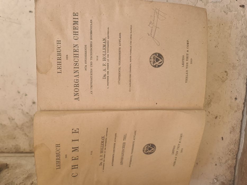 Vând Pachet 11 cărți tehnice vechi: fizică, chimie, electrotehnică, inginerie, mecanică. Ediții 1907–1951, germană/franceză. Pentru colecționari.
