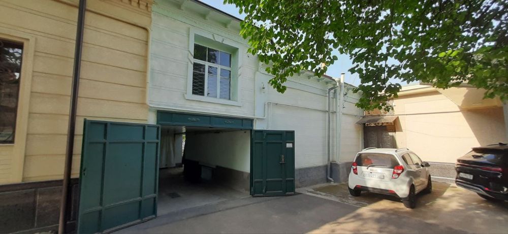 Gulzor arzonga uchastka sotiladi