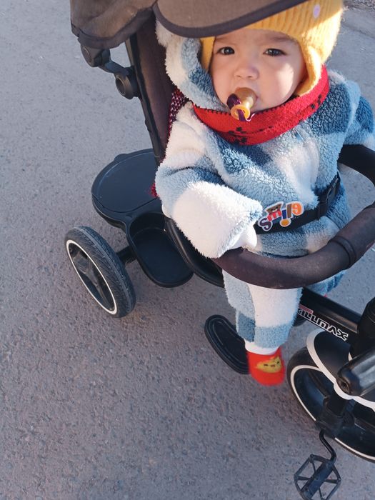 Velokolyaska sotiladi 300000