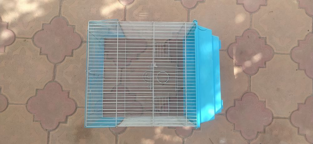 Qush qafasi sotiladi