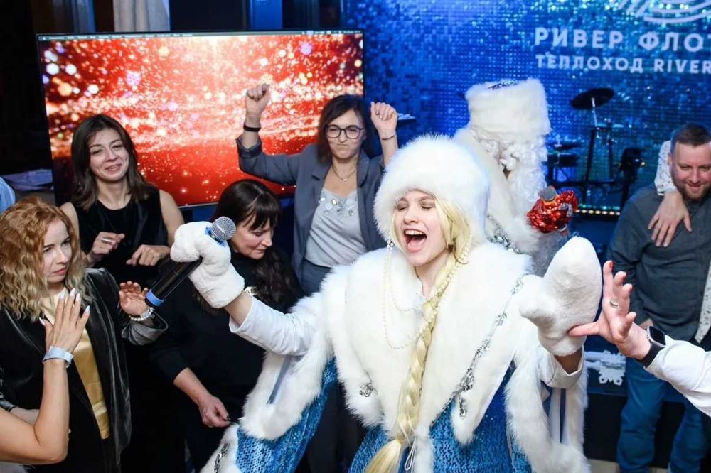 Дед Мороз и Снегурочка на новый год | Qorbobo yangi yilga