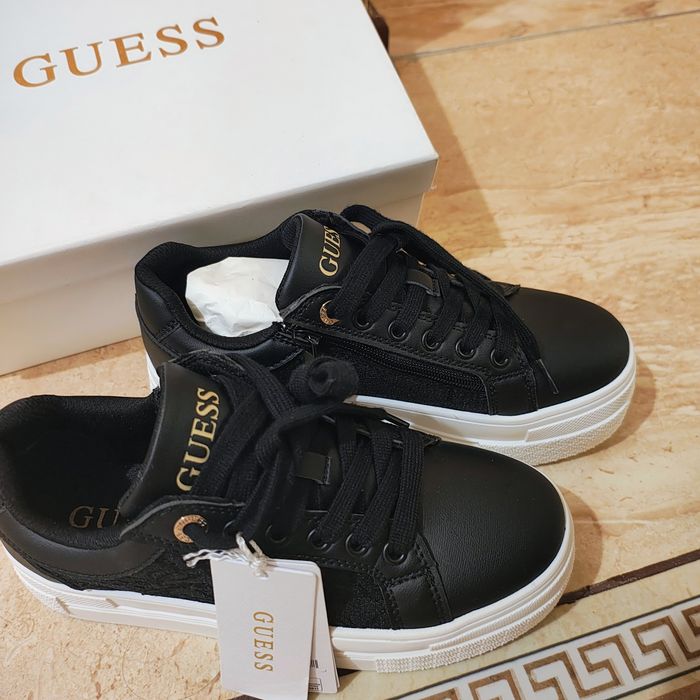 Маратонки оригинални на Guess