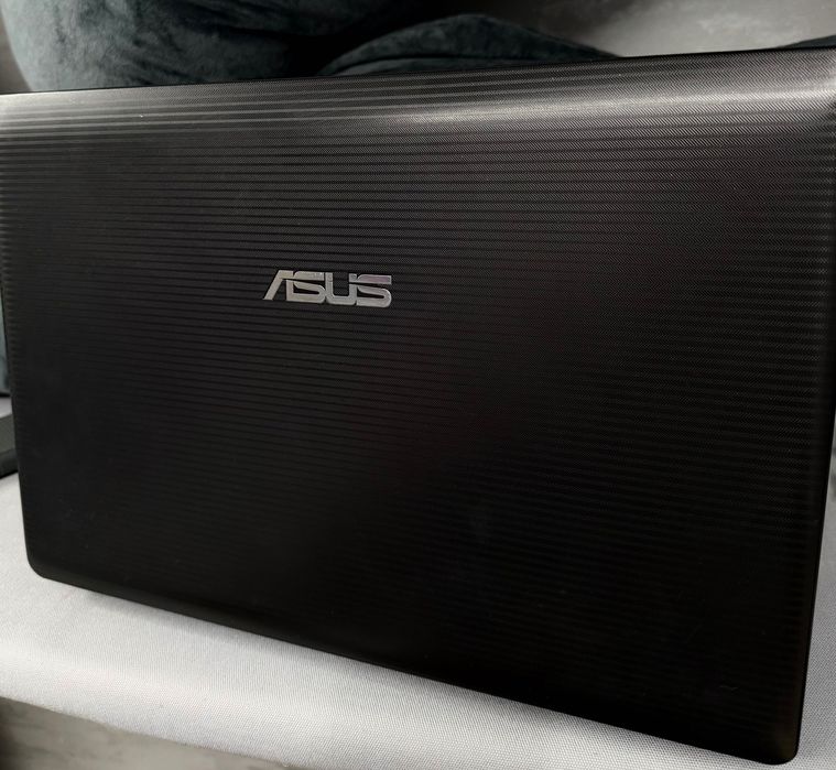 Ноутбук ASUS 2012 год в рабочем состоянии