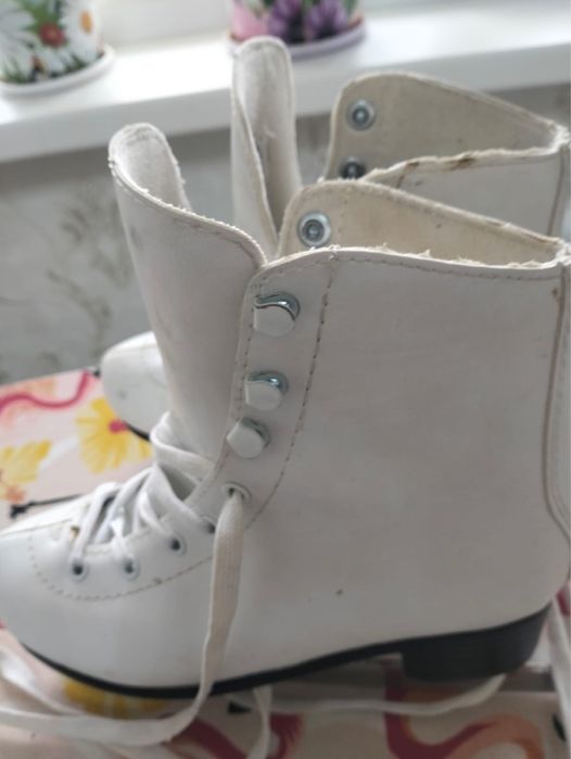 Продам детские коньки