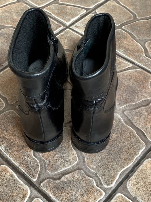 Cizme joase de piele pentru femei nr 39. Noi! Elegante și finuțe.