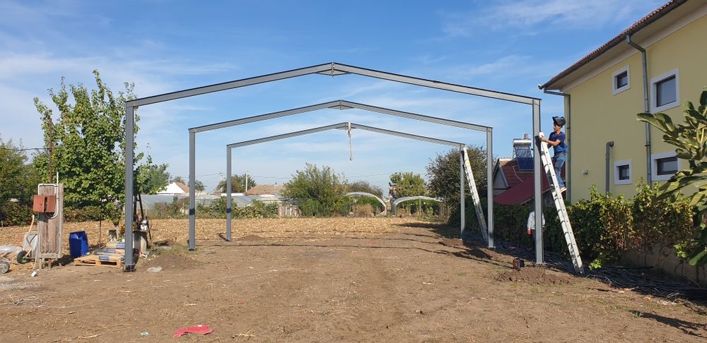 Vând structura metalica
