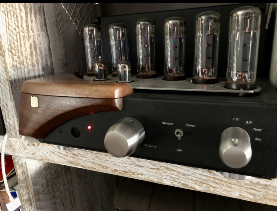 Лампов усилвател Unison Research S6