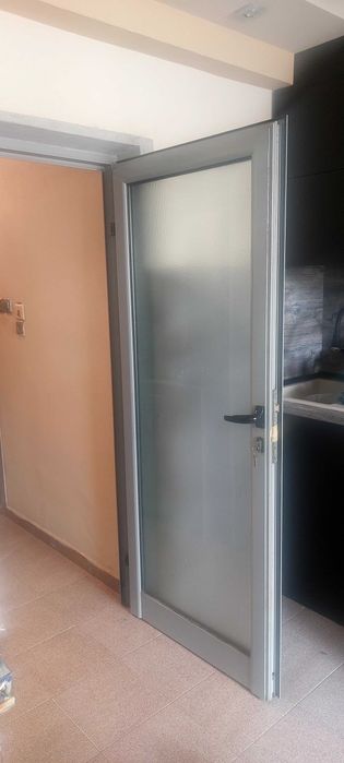 Алуминиева интериорна врата
