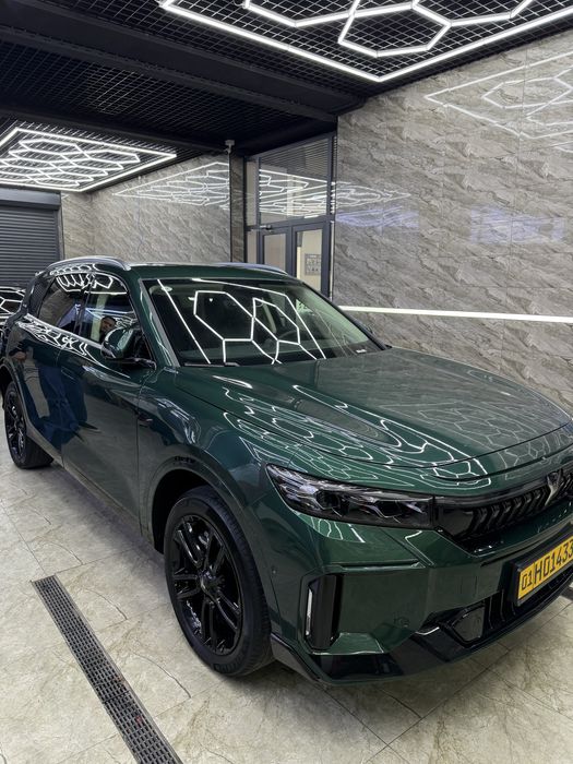 Продаю Voyah Free с низким пробегом