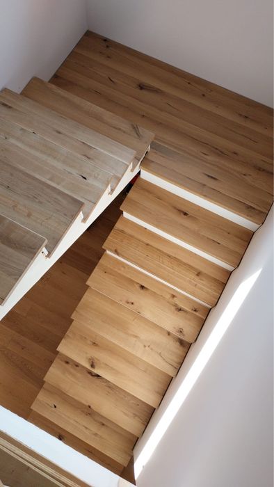 Scari din lemn masiv