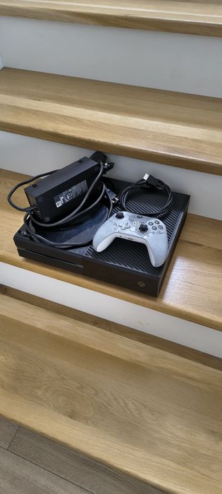 XBOX ONE cu 1 controller