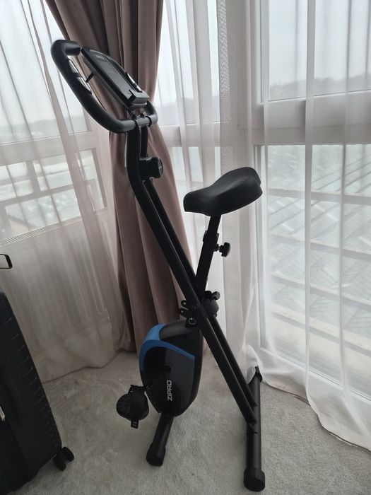 Vând bicicleta eliptica