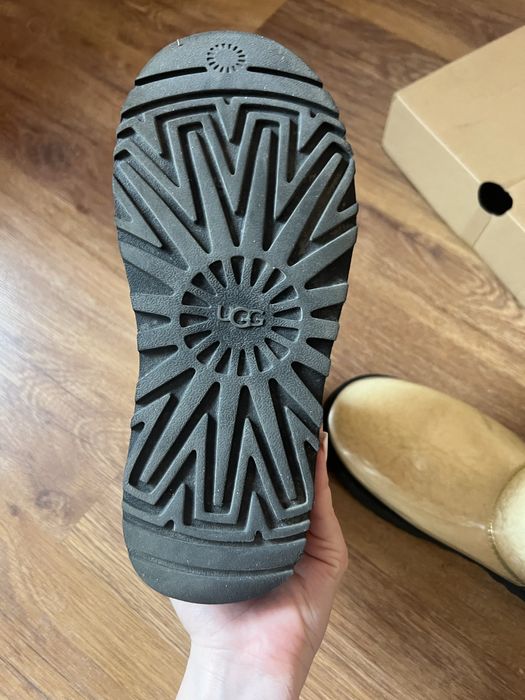 Ghete tip Ugg culoare crem