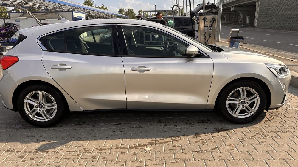 Ford Focus benzină - 124050 km  - Automata 8 viteze