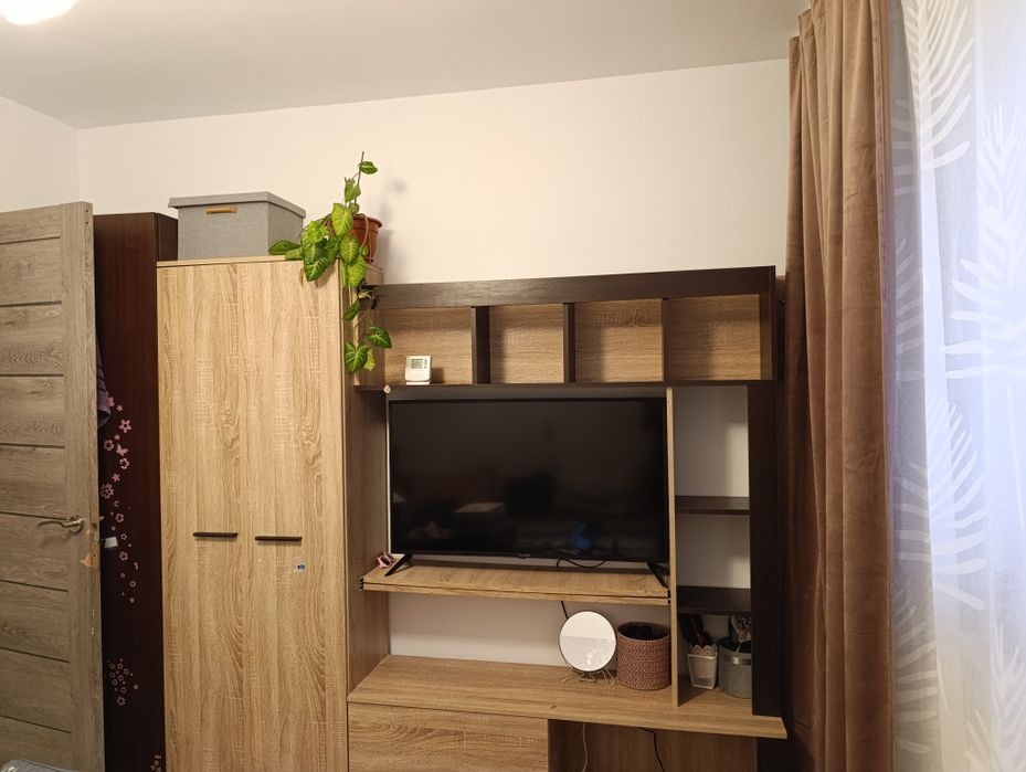 Inchiriez apartament cu 3 camere, decomandat, Dambul Pietros