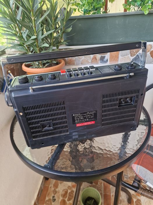Radiocasetofon SANYO,made in Japan,functional,radio 4 benzi