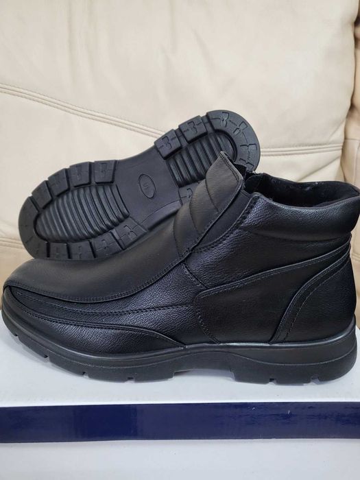 Нови черни мъжки боти - с цип