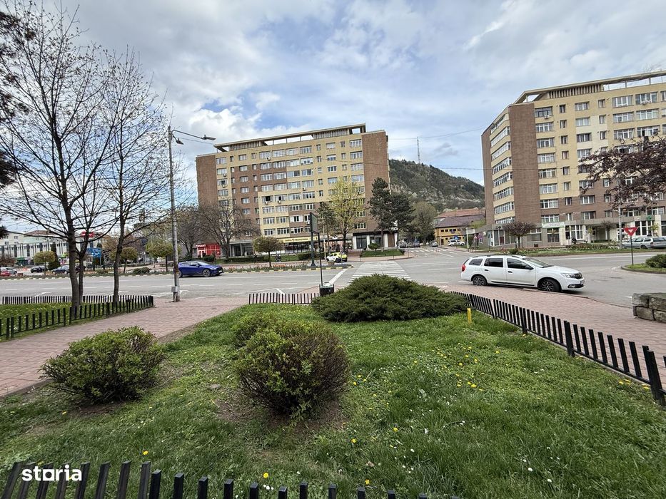 Ultracentral: Spațiu comercial parter, vitrină, parcare