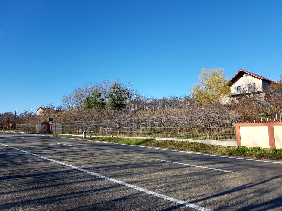 Teren intravilan 1492mp cu deschidere 47m la DN7 la 13 km de Rm.Valcea