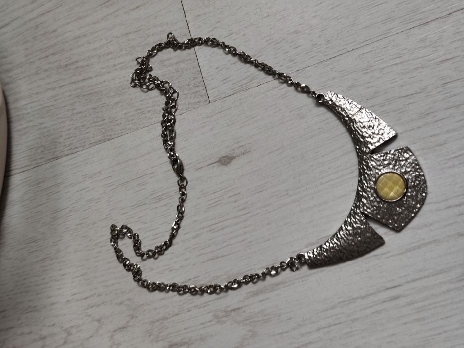 Colier elegant și simplu