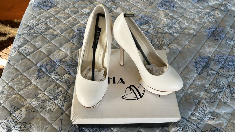 Обувки на висок ток