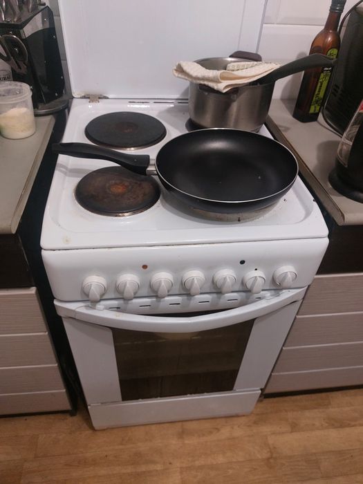 Продам электроплиту indesit