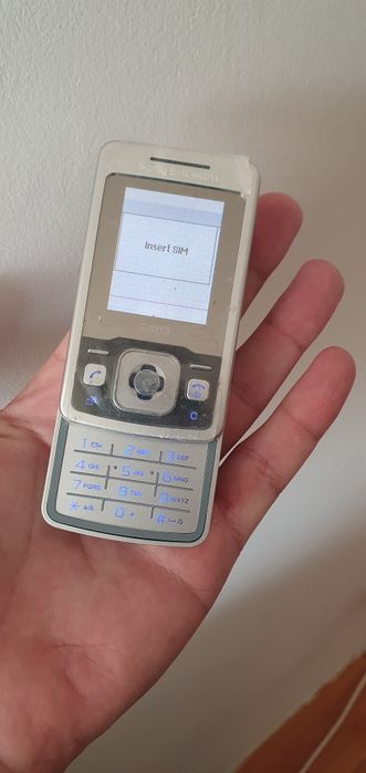 Telefon sony ericsson t303 nou.