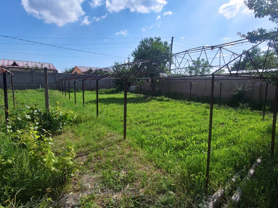 Yer sotiladi. Chortut. Koʻchani usti.