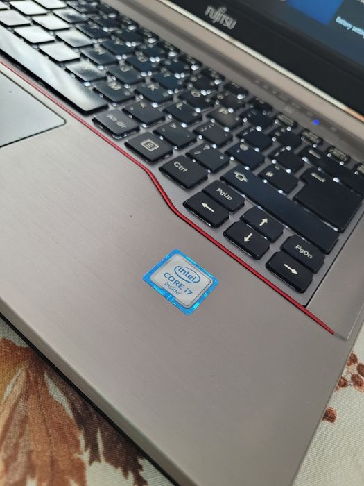 Laptop Fujitsu Lifebook E746 intel i7 gen 6 ssd