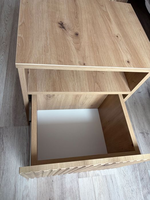 Set 2 noptiere facute la comanda aspect stejar