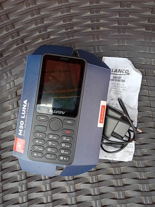 Vand telefon nou acum desfăcut pentru poze