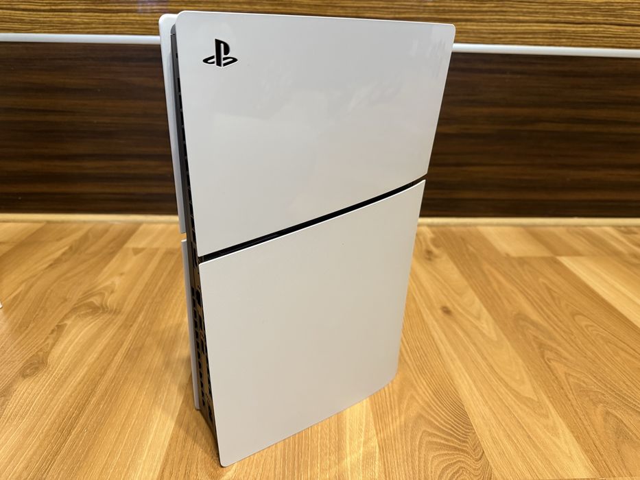 Перфектен Playstation 5 slim disc edition