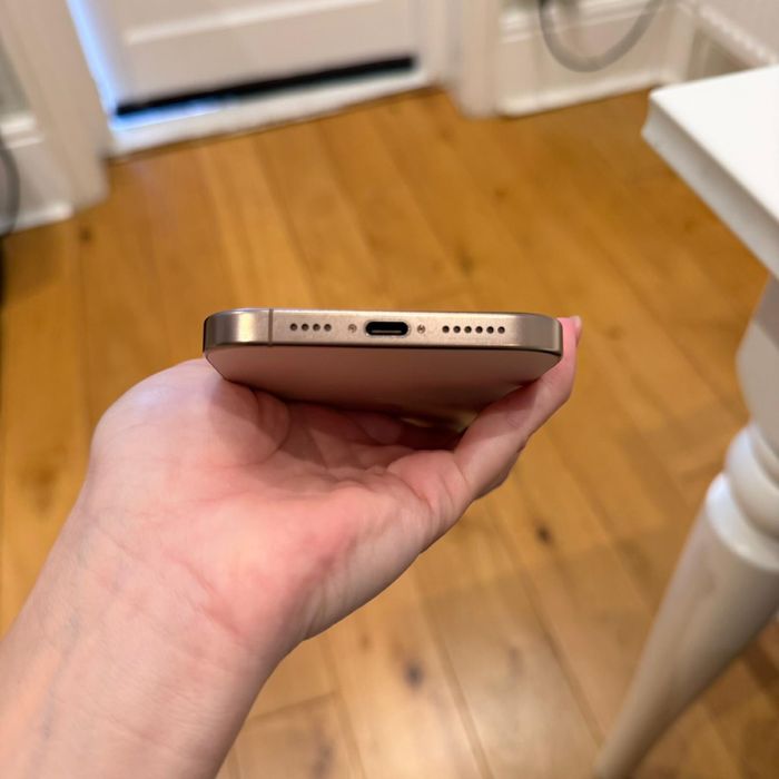 Vand iPhone 16 pro max 256.