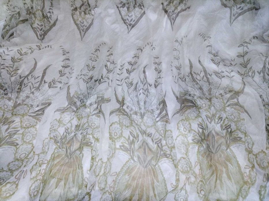 Продавам тънко перде неизползвано.