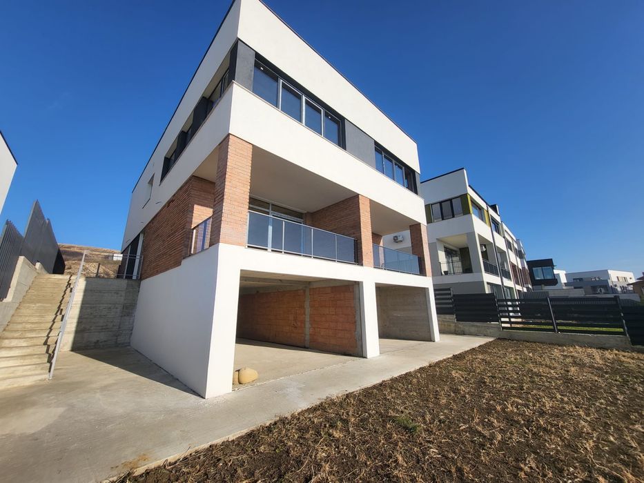 Vând fără TVA casă tip Duplex 160 mp +200 mp de grădină