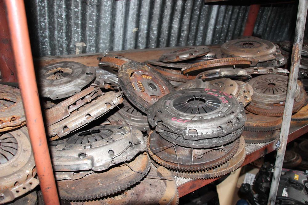 Демпфер, съединител и маховец за автомобили