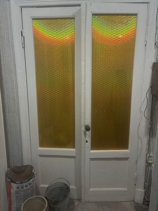 Бесплатно двери деревянные 8шт.