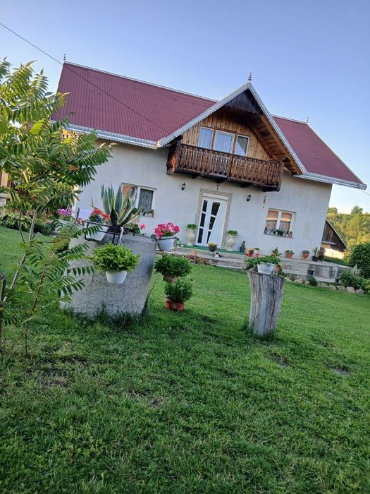 0753549640  Vând casa zona Zaharesti(centru) 15km de Suceava, 15-20 min de suceava