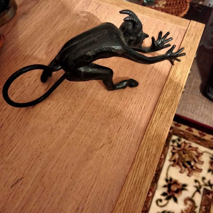 Продам статуэтку