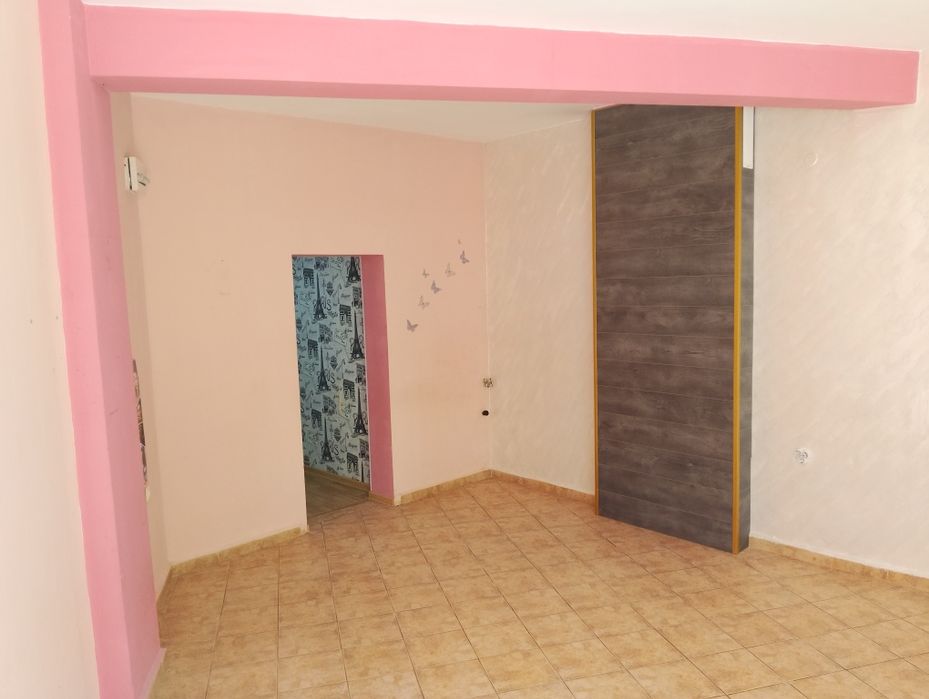 Дава се под наем Магазин в Плевен, Идеален център - 36 кв.м за 229.5 € - Снимка #2