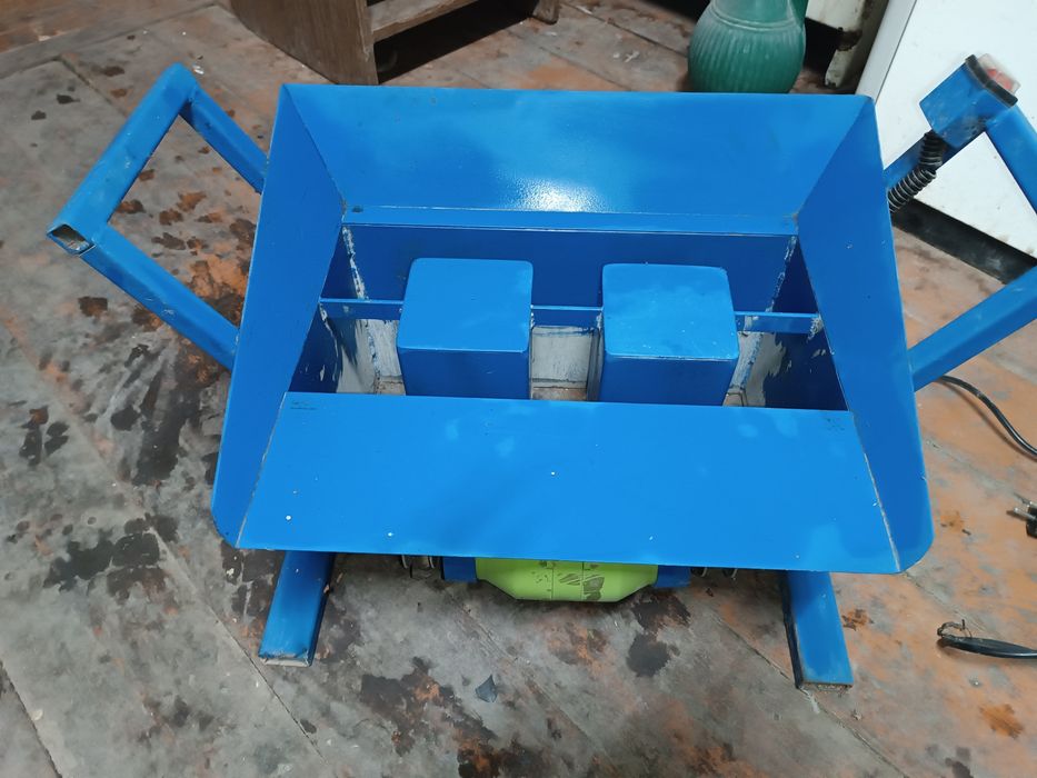Станок для шлакоблока, сплиттерного блока.
