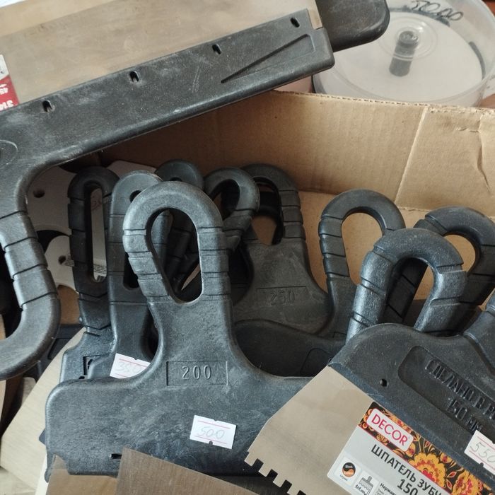 Шпатели разные остатки.