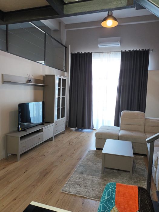 Inchiriez apartament in centru