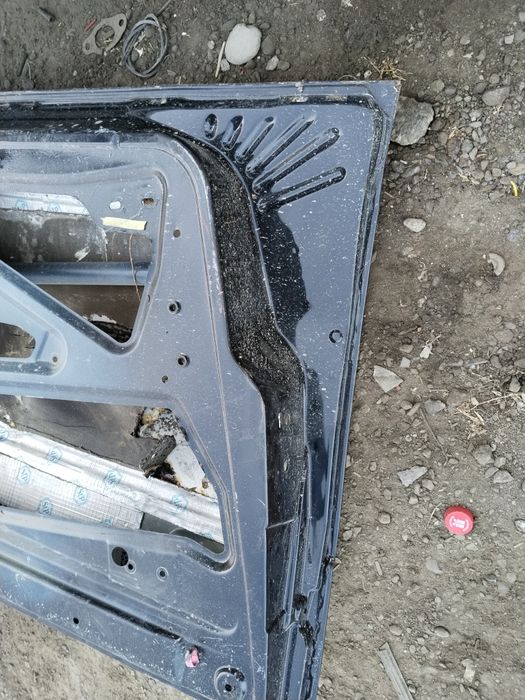 Дверь передние водителя