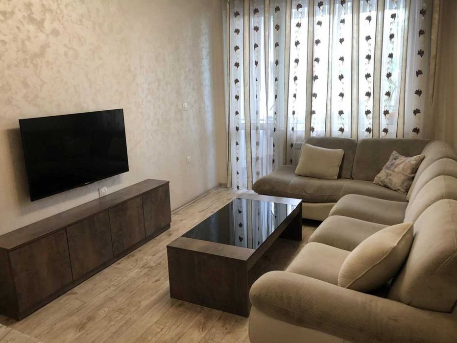 Тристаен апартамент в Каменица 1