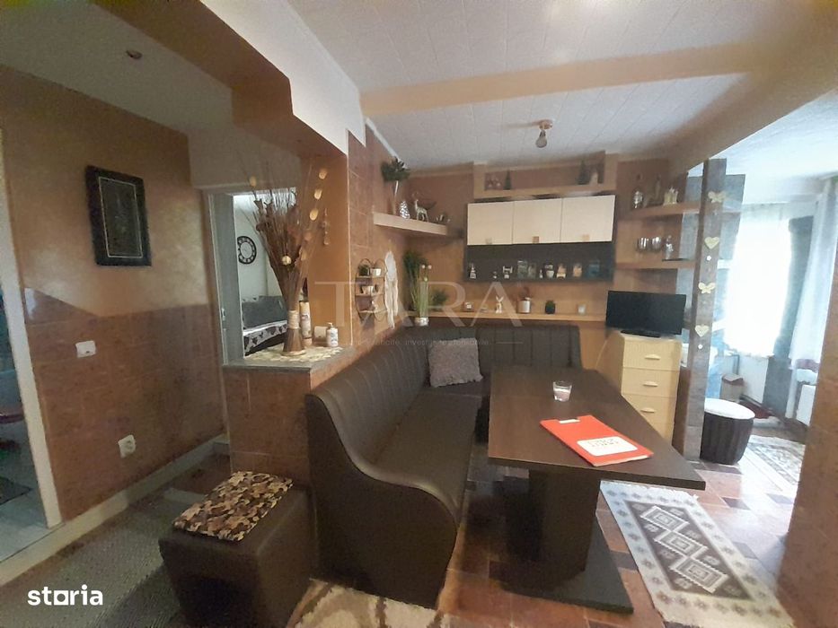 Vanzare apartament la curte comuna in zona centrala