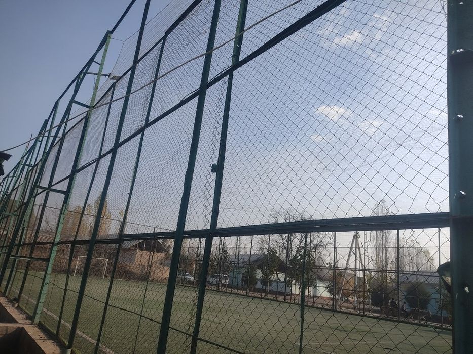 Mini fudbol oyingohi sotiladi. Manzil Uchqo‘rg‘on tumani Qurama