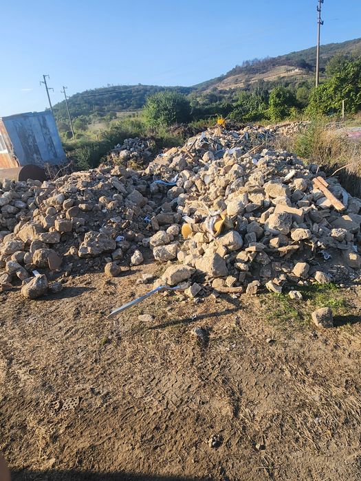 Продавам дялан камък за зидария